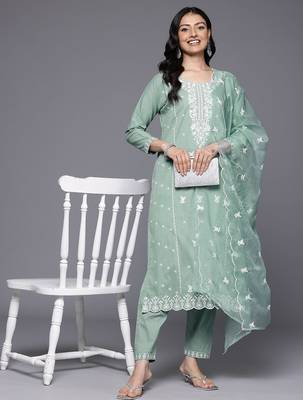 Floral Embroidered Panelled Thread Work Pure Cotton Kurta With Trousers & Dupatta 7
