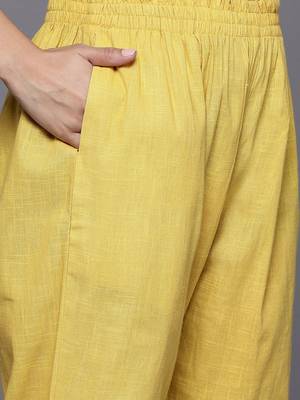 Women Regular Thread Work Kurta with Trousers & With Dupatta 3