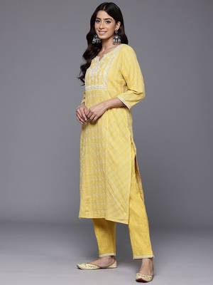 Women Regular Thread Work Kurta with Trousers & With Dupatta 5