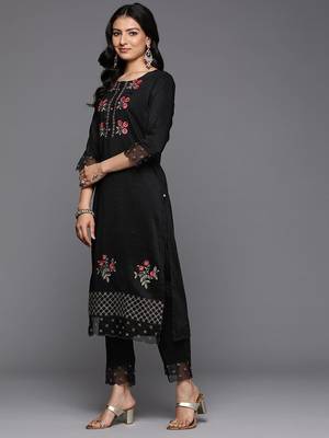 Floral Embroidered Thread Work Kurta With Trousers & Dupatta 5