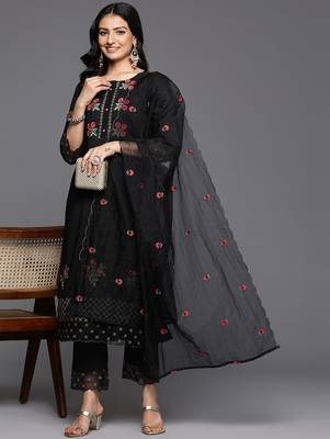 Floral Embroidered Thread Work Kurta With Trousers & Dupatta 7