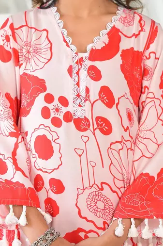 Women Floral Printed Regular Kurta with Trousers