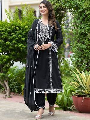 Ethnic Motifs Embroidered Thread Work Pure Cotton Kurta With Trousers & Dupatta 3