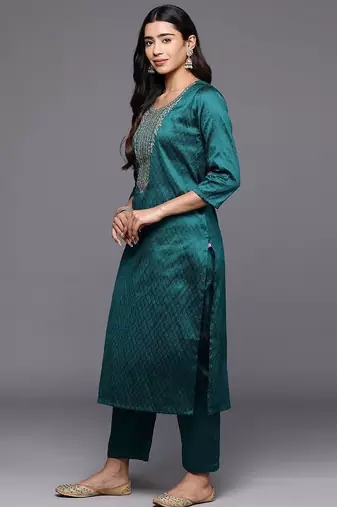 Women Ethnic Motifs Embroidered Straight Kurta with Trousers & With Dupatta