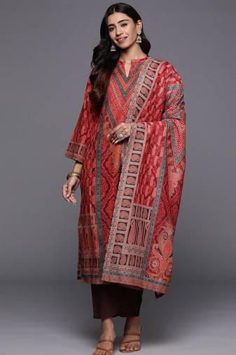 Women Paisley Printed Woolen Kurta Paired with Trousers & Printed Dupatta