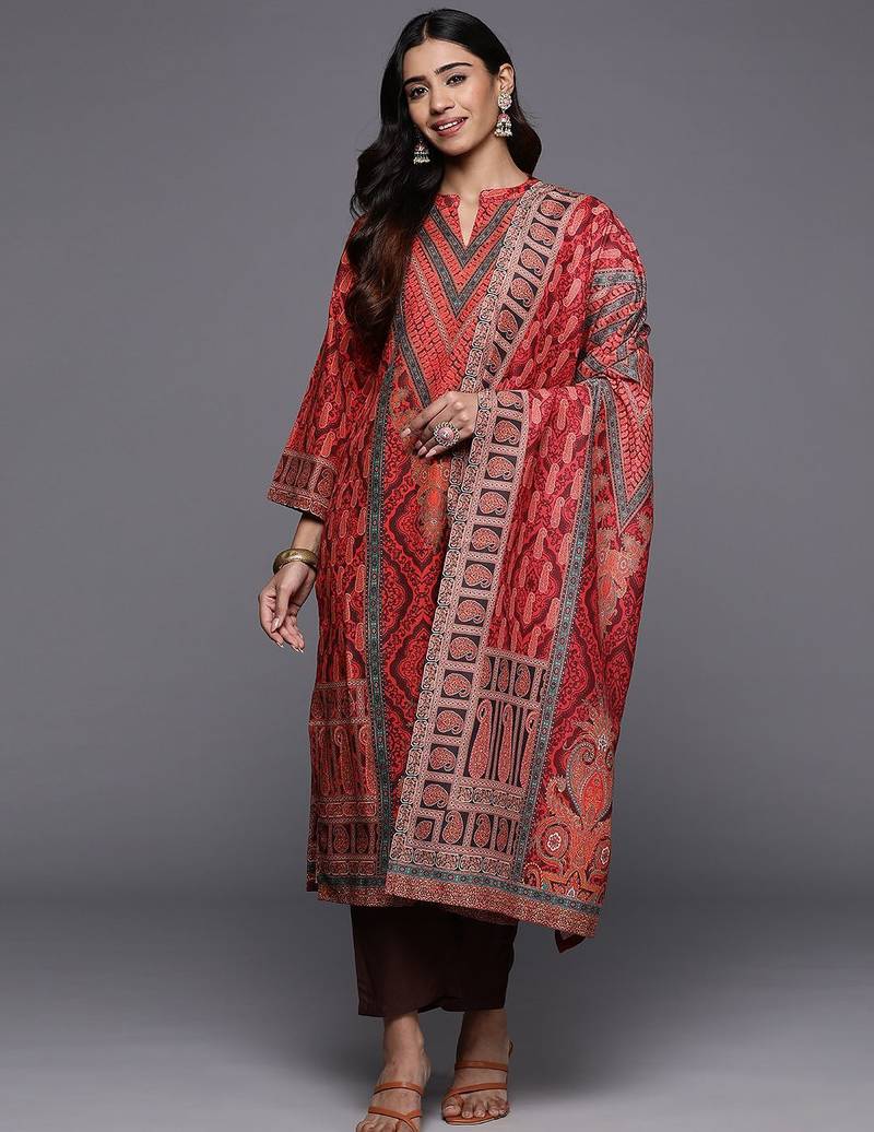 Women Paisley Printed Woolen Kurta Paired with Trousers & Printed Dupatta