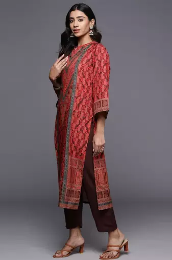 Women Paisley Printed Woolen Kurta Paired with Trousers & Printed Dupatta