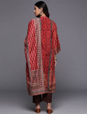 Women Paisley Printed Woolen Kurta Paired with Trousers & Printed Dupatta 6