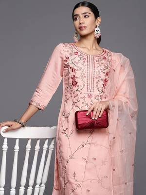 Women Floral Embroidered Regular Thread Work Kurta with Trousers & Dupatta 5