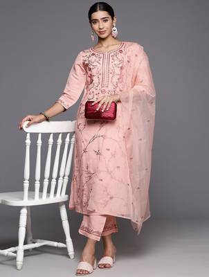 Women Floral Embroidered Regular Thread Work Kurta with Trousers & Dupatta 8