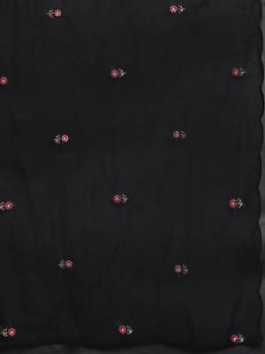 Women Floral Embroidered Regular Thread Work Kurta with Trousers & Dupatta 4