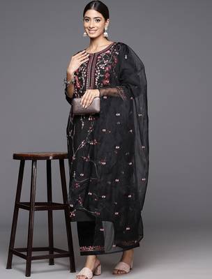 Women Floral Embroidered Regular Thread Work Kurta with Trousers & Dupatta 7