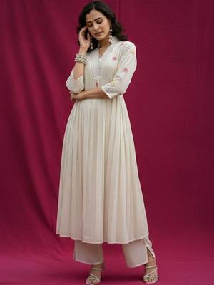 Women Ethnic Motifs Printed Tiered Pure Cotton Kurta with Palazzos 1