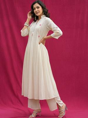 Women Ethnic Motifs Printed Tiered Pure Cotton Kurta with Palazzos 6