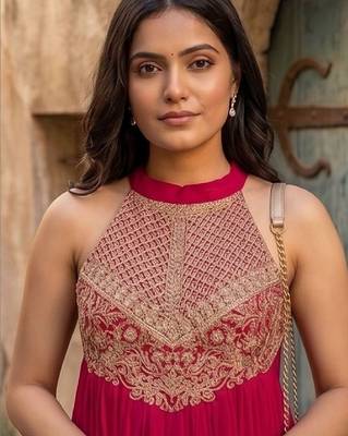 Women Ethnic Motifs Embroidered Empire Thread Work Kurta with Trousers 4