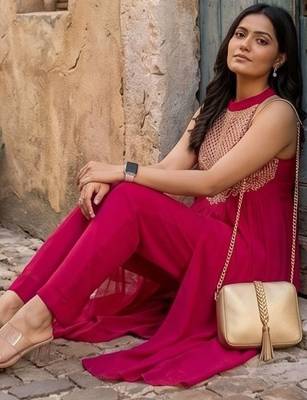 Women Ethnic Motifs Embroidered Empire Thread Work Kurta with Trousers 5