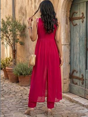 Women Ethnic Motifs Embroidered Empire Thread Work Kurta with Trousers 6