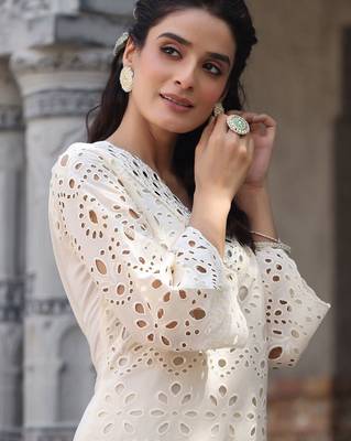 Women Floral Embroidered Regular Pure Cotton Kurta with Trousers 7