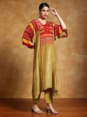 Women Printed Regular Sequinned Kurta with Trousers 5