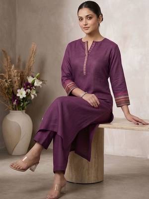 Women Ethnic Motifs Embroidered Regular Thread Work Kurta with Trousers 1