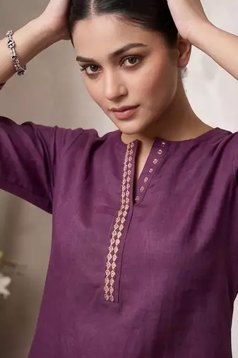 Women Ethnic Motifs Embroidered Regular Thread Work Kurta with Trousers