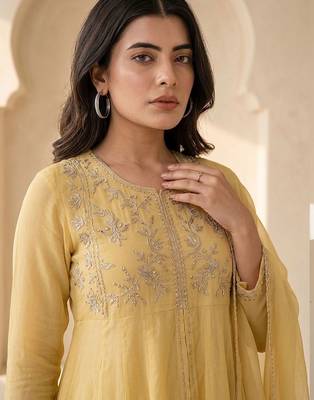Women Ethnic Motifs Embroidered Empire Thread Work Silk Chiffon Kurti with Palazzos & With Dupatta 4