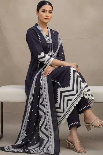 Women Printed Regular Thread Work Kurta with Trousers & With Dupatta