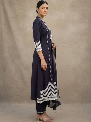 Women Printed Regular Thread Work Kurta with Trousers & With Dupatta 5