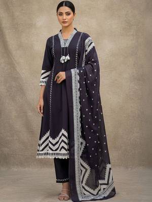 Women Printed Regular Thread Work Kurta with Trousers & With Dupatta 1