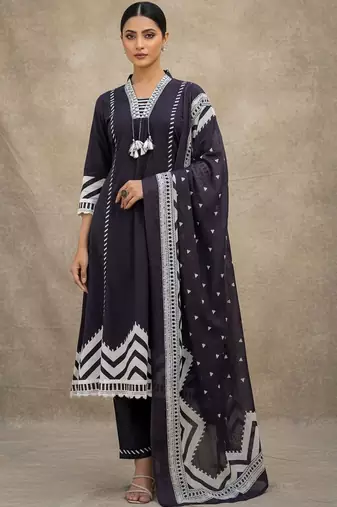 Women Printed Regular Thread Work Kurta with Trousers & With Dupatta