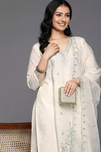 Floral Embroidered Thread Work Pure Cotton Kurta With Trousers & Dupatta