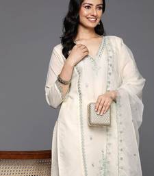 Floral Embroidered Thread Work Pure Cotton Kurta With Trousers & Dupatta