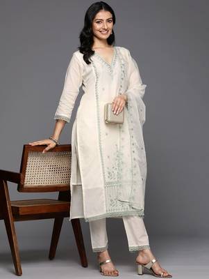 Floral Embroidered Thread Work Pure Cotton Kurta With Trousers & Dupatta 8