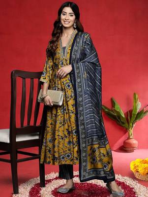 Women Floral Printed A-Line Kurta with Trouser & Dupatta 1