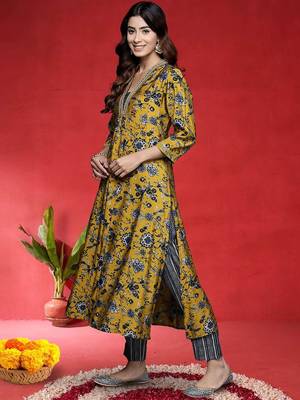 Women Floral Printed A-Line Kurta with Trouser & Dupatta 4