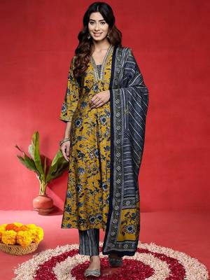 Women Floral Printed A-Line Kurta with Trouser & Dupatta 6