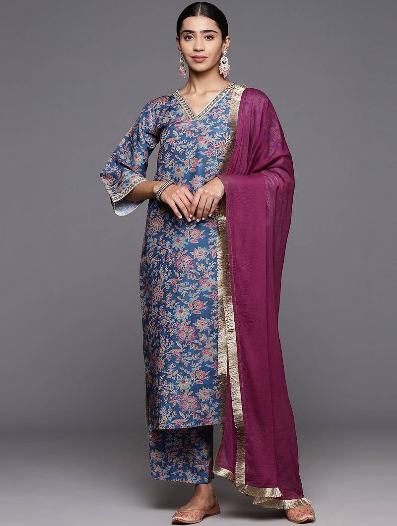 Women Paisley Printed Woolen Kurta Paired with Trousers & Printed Dupatta