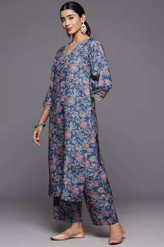 Women Paisley Printed Woolen Kurta Paired with Trousers & Printed Dupatta