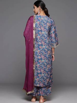 Women Paisley Printed Woolen Kurta Paired with Trousers & Printed Dupatta 5
