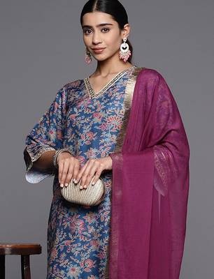 Women Paisley Printed Woolen Kurta Paired with Trousers & Printed Dupatta 6