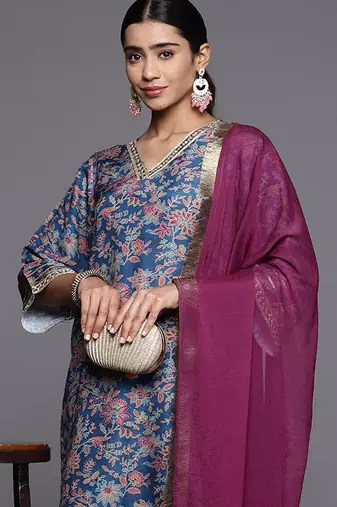 Women Paisley Printed Woolen Kurta Paired with Trousers & Printed Dupatta