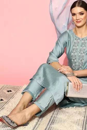 Floral Embroidered Regular Beads & Stones Kurta with Trousers & Dupatta