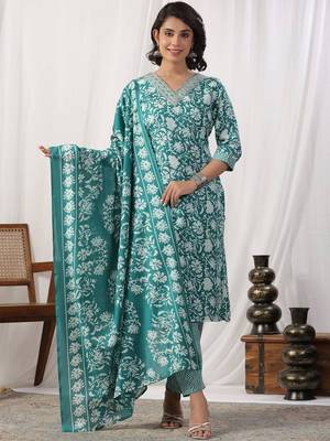 Women Floral Printed Regular Kurta with Trousers & With Dupatta 1