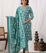 Women Floral Printed Regular Kurta with Trousers & With Dupatta