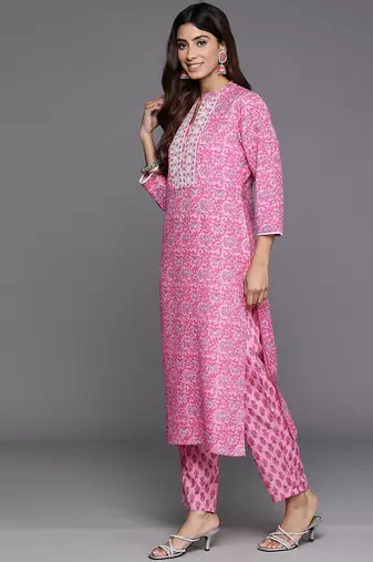 Women Floral Printed Thread Work Pure Cotton Kurta with Trousers & With Dupatta