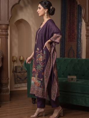 Women Ethnic Motifs Printed Regular Thread Work Kurta with Trousers 4