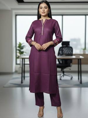 Women Embroidered Regular Thread Work Kurta with Trousers 1