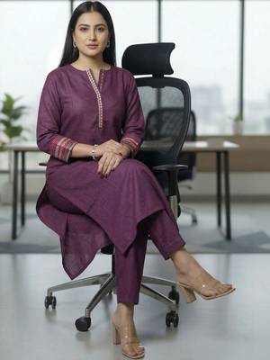 Women Embroidered Regular Thread Work Kurta with Trousers 6