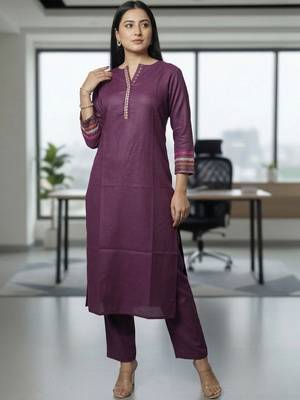 Women Embroidered Regular Thread Work Kurta with Trousers 7