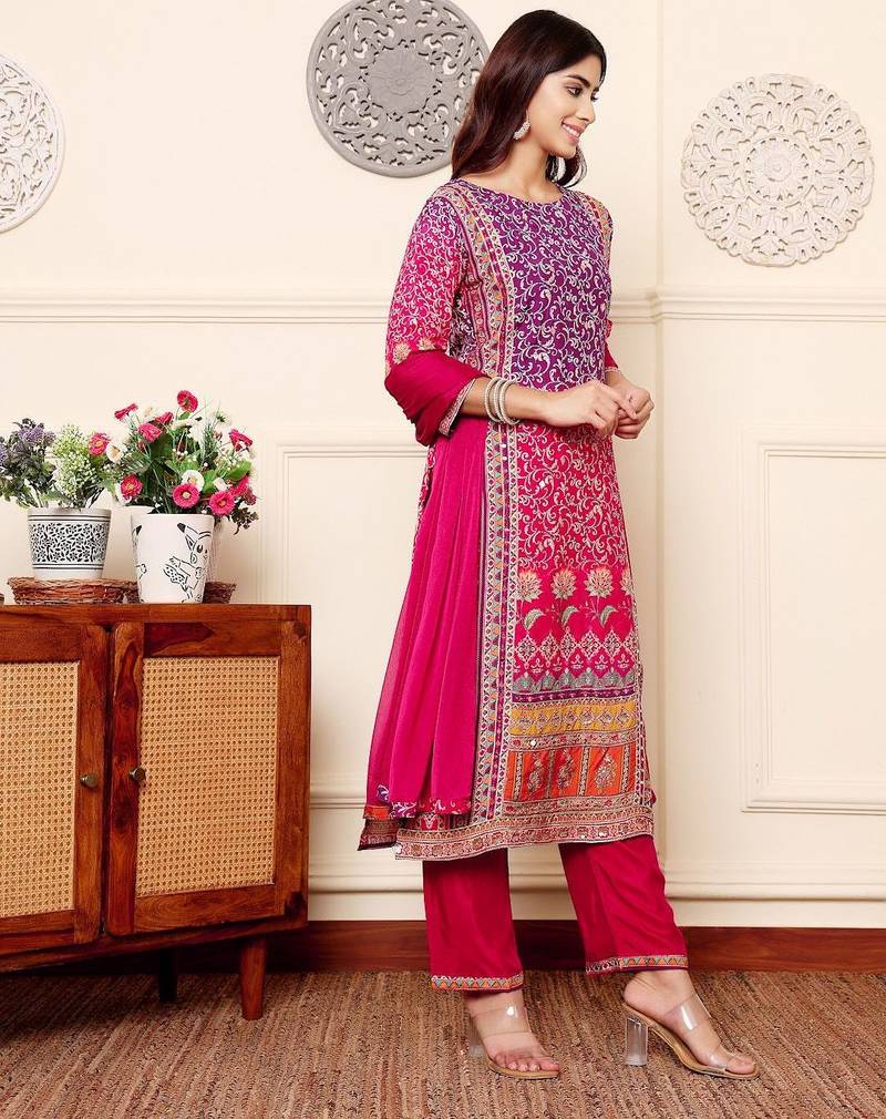 Women Floral Embroidered Regular Gotta Patti Kurta with Trousers & Dupatta
